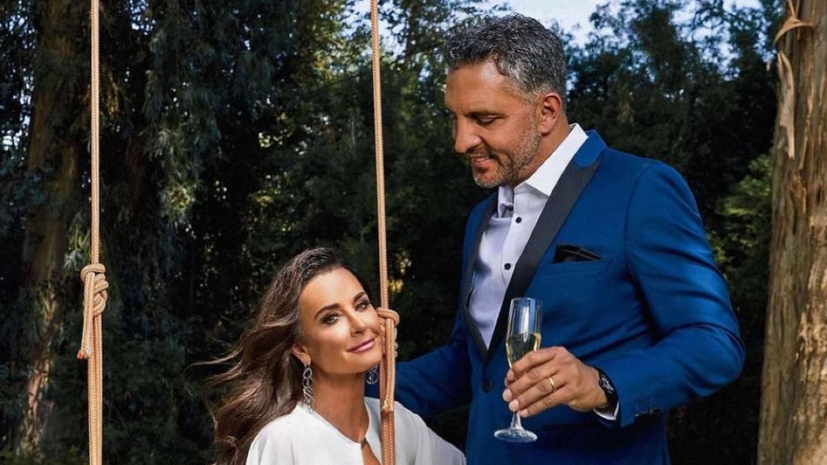 Kyle Richards and Mauricio Umansky Going For Therapy — But Separately