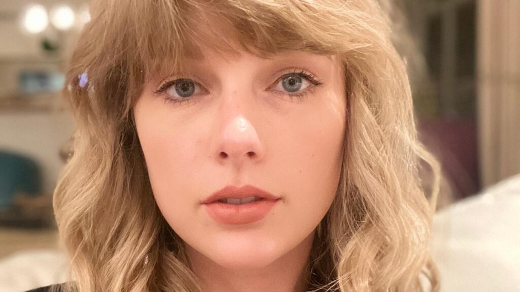 Taylor Swift close up