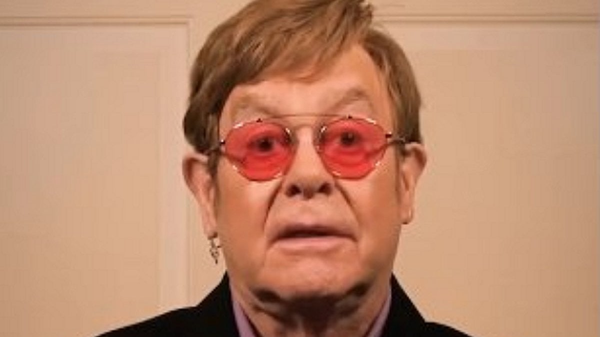 Elton John Disgusts Fans, Deemed ‘Gross’ For Bizarre Body Part Accessory, Told To Seek ‘Therapy’