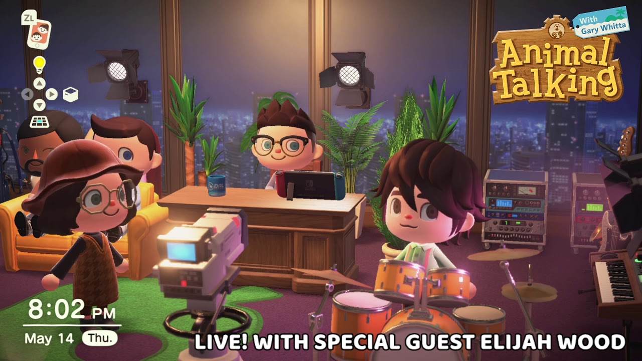 Jessica surprises Elijah Wood LIVE on the show!