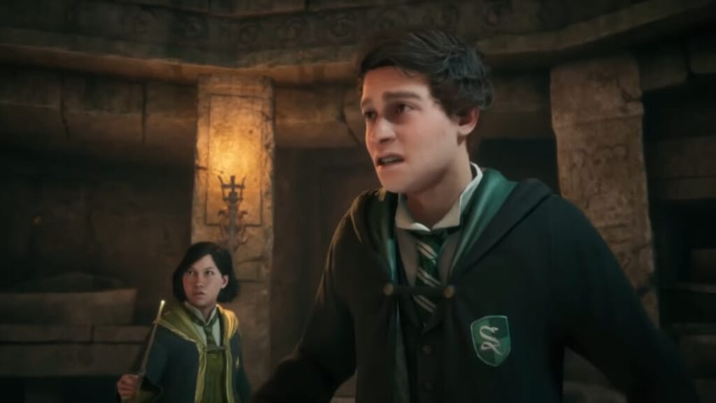 Two Slytherin students in Hogwarts Legacy