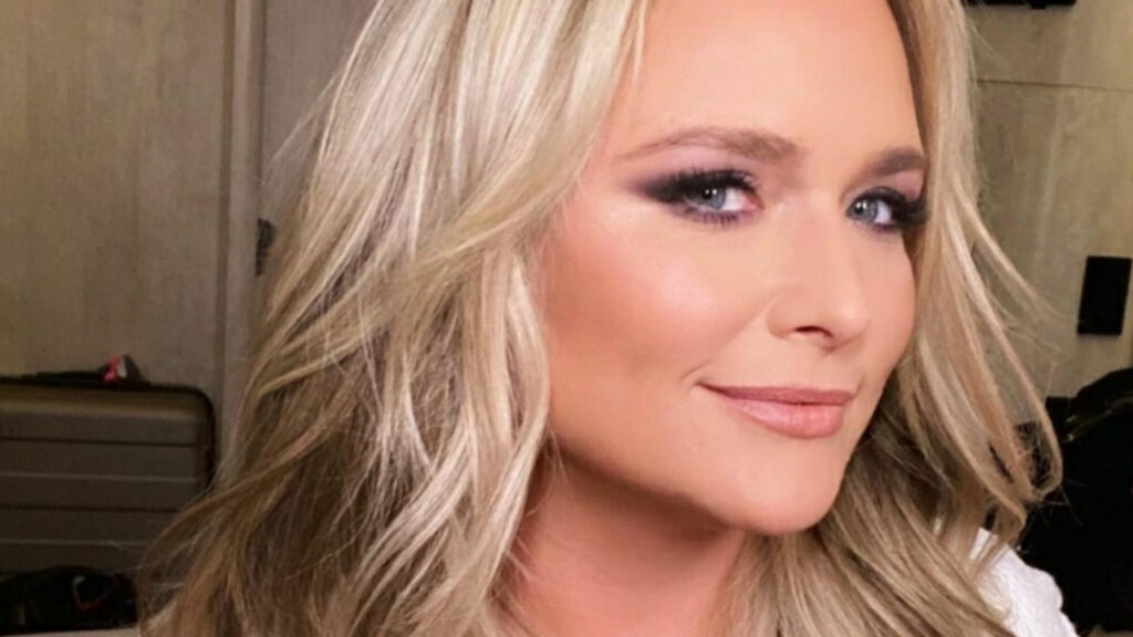 Miranda Lambert criticized fans for taking selfies during her concert