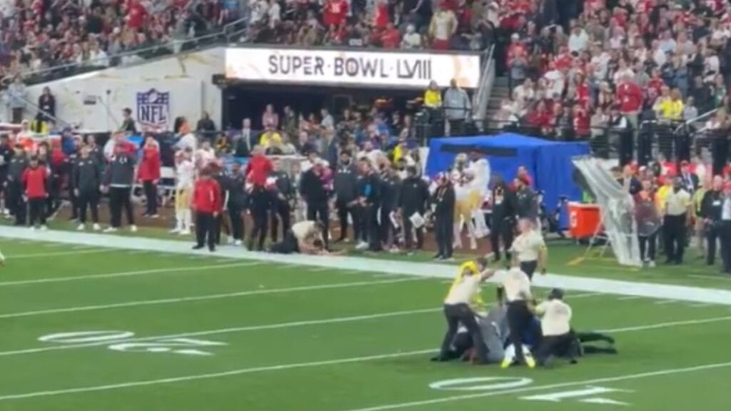 Partial streaker tackled at the 2024 Super Bowl