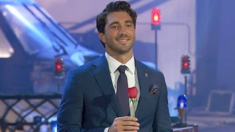 Who Does Joey End Up With in Bachelor New Season? Explained The Bachelor season 28, Joey Graziadei now engaged to Kelsey Anderson.