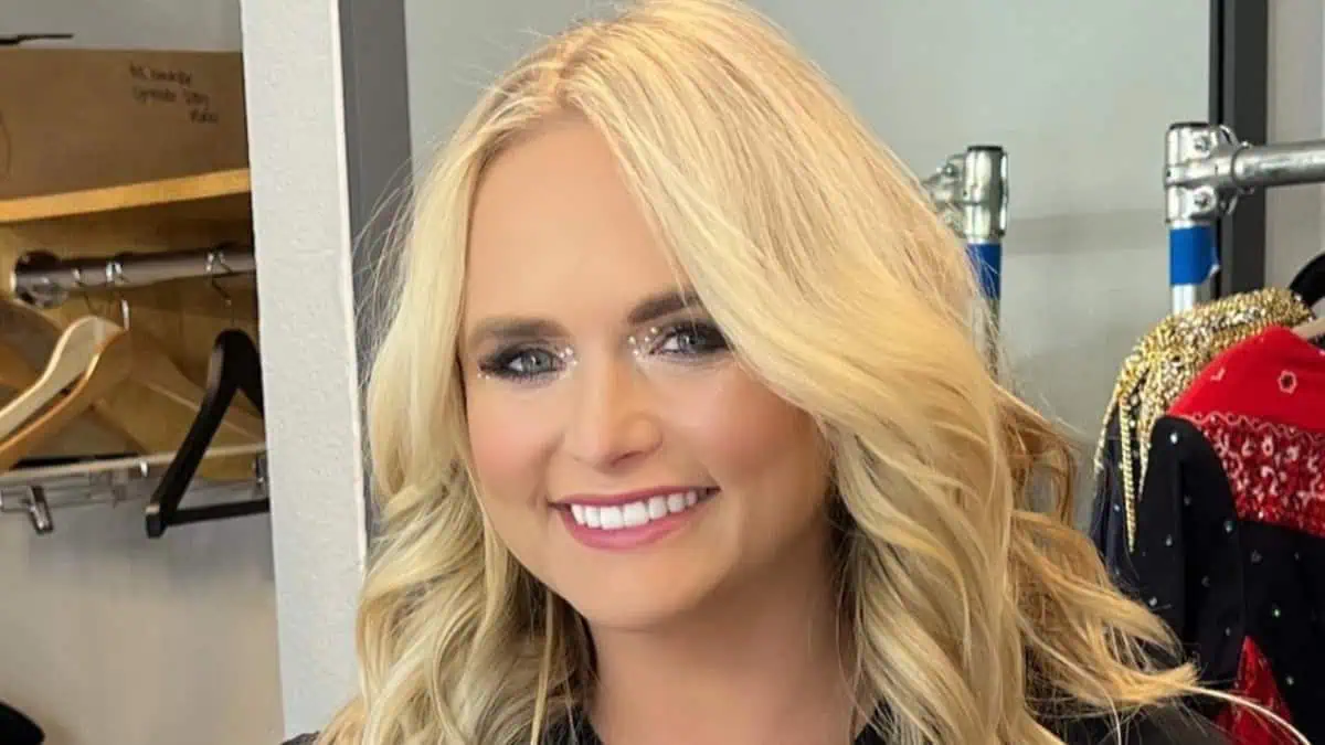 Miranda Lambert Shamed In Tight Glitter Dress That’s ‘Ill-Fitting’