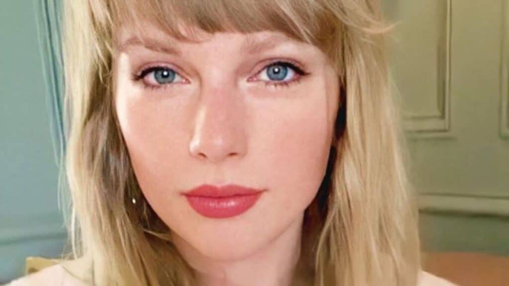 Taylor Swift close up