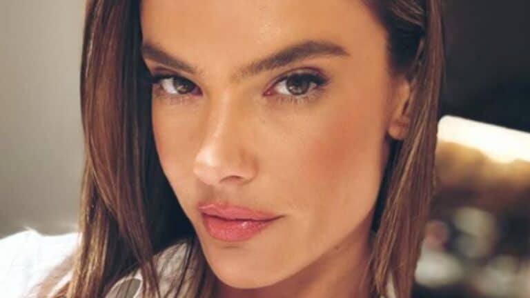 Alessandra Ambrosio’s Late Night Partying Has Fans Falling In Love With Her Alessandra Ambrosio poses for picture on her night out