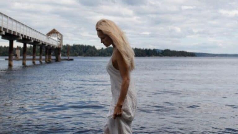 Pamela Anderson Channels ‘Baywatch’ With Her Met Gala 2024 Look Pamela Anderson in dress in the beach