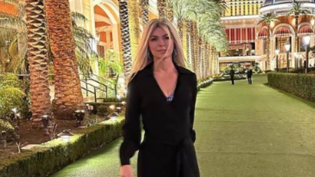 Shania Twain Slammed For Being A Has-Been By Fans Who Think She’s Changed Too Much Shania Twain's appearance and performance are blasted.