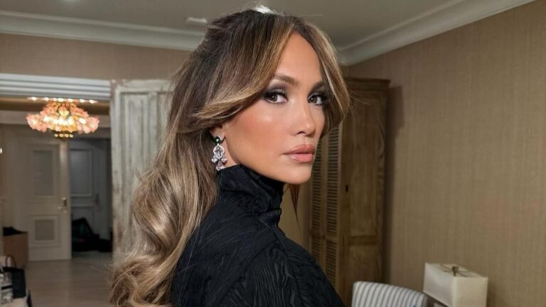 Jennifer Lopez Flaunts Curves in Stunning Dress After Refusing To Get Physical With Ben Affleck Jennifer Lopez wont workout with Ben Affleck