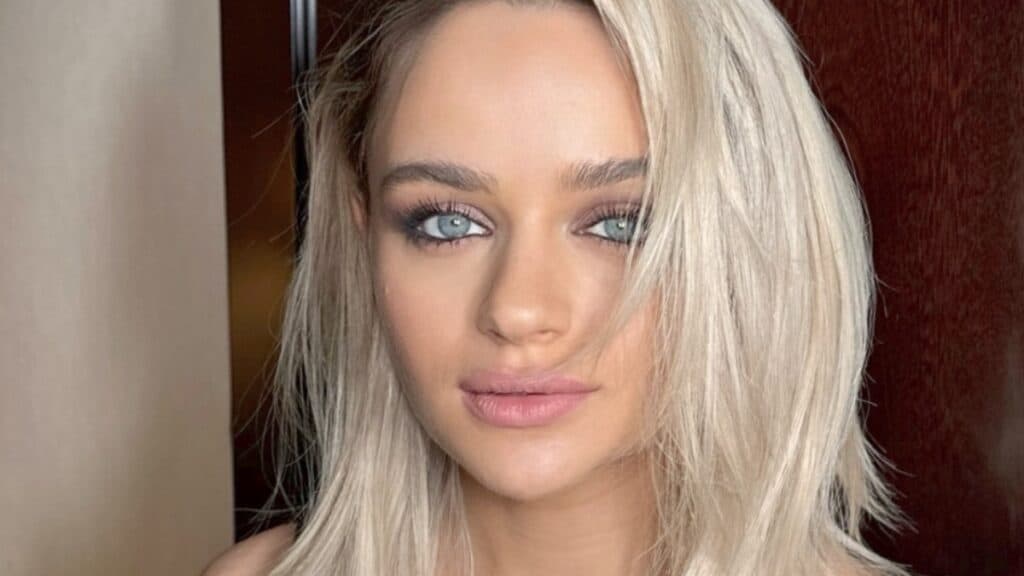 Joey King Questioned Over ‘Pajama’ Minidress On Dinner Date Joey King close up