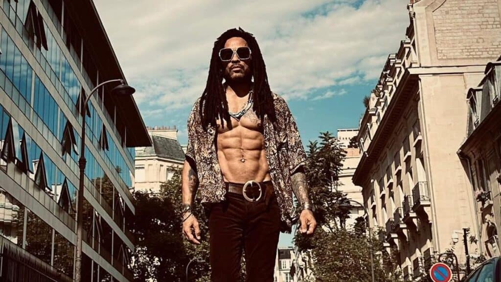 Lenny Kravitz Flaunting Abs in Towel Has Fans Loving ‘Abstinence’ Lenny Kravitz unbuttons his shirt while outdoors