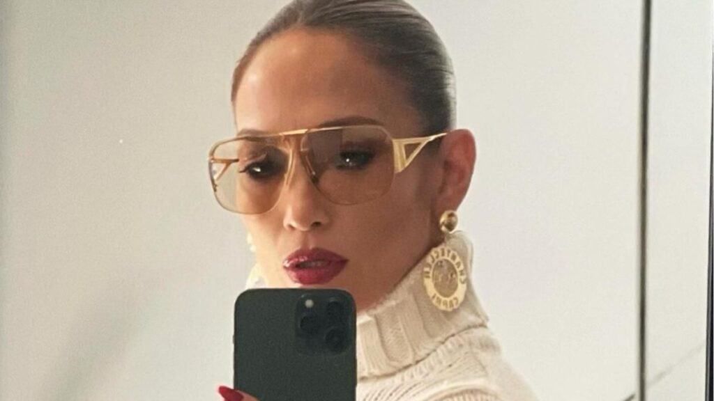 Jennifer Lopez Trashed for Nasty Behavior as Ben Affleck Marriage Disintegrates: “She Is Deeply Unpleasant” Jennifer Lopez sans Ben Affleck on Instagram