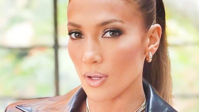 Jennifer Lopez Shows Ben Affleck Leggy Slit Dress Amid ‘Divorce’ Jennifer Lopez close up