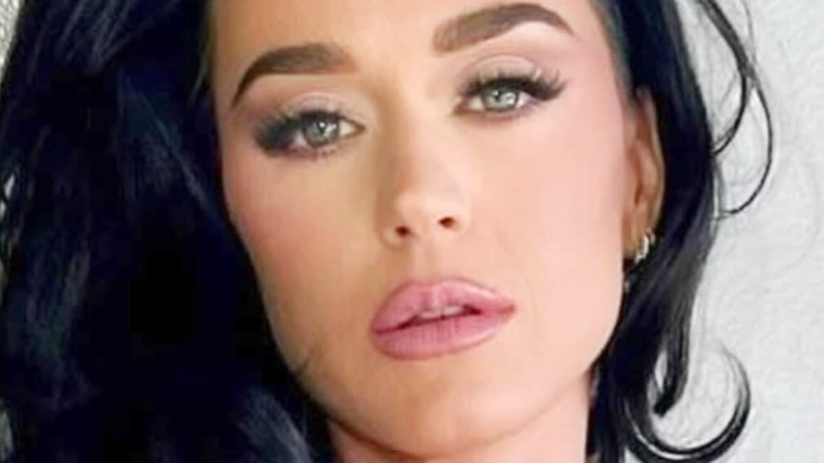 Katy Perry’s Skimpy Sundress Malfunctions In Stiff ‘Breeze’