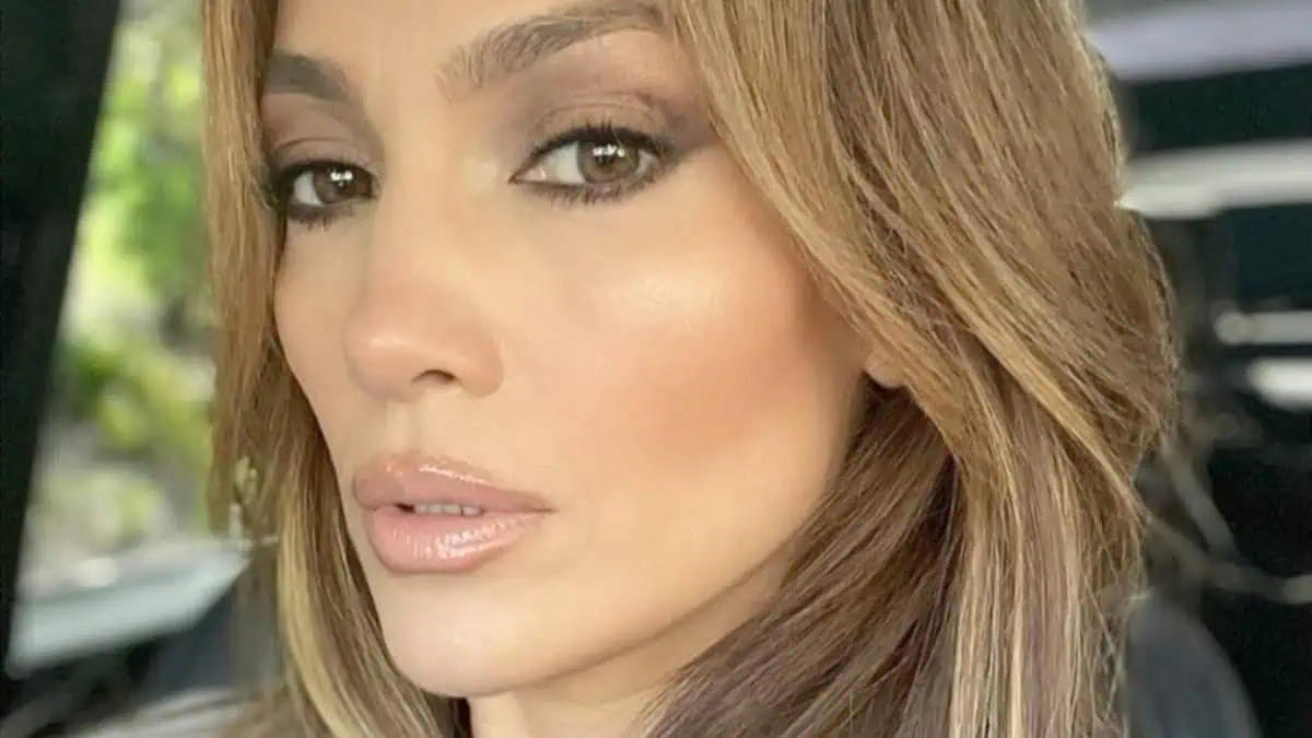 Jennifer Lopez’s Plunging Sundress ‘Not Suitable’ With Teen Daughter