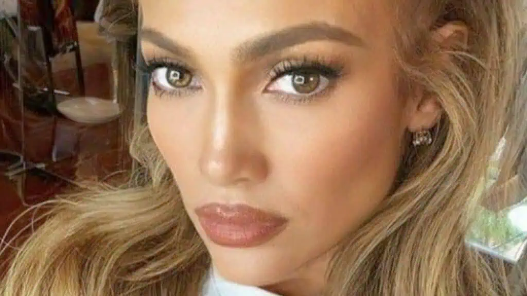 Jennifer Lopez close up