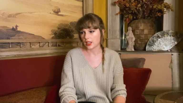 Taylor Swift and Travis Kelce Fans Believe They Caught the Couple During a Fun-Filled Date Night Taylor Swift interview