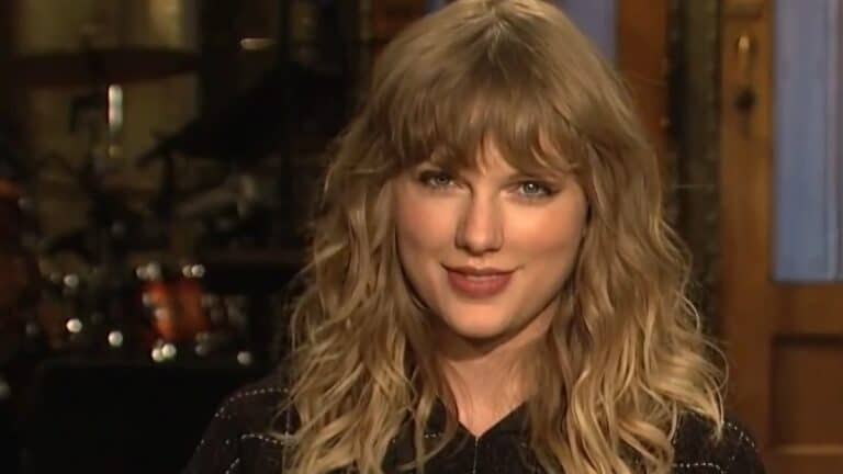 Taylor Swift Ready to Be a ‘Football Wife’ as She Plans Family with Travis Kelce: ‘Taking Next Year off to Have a Baby’ Taylor Swift sans Travis Kelce