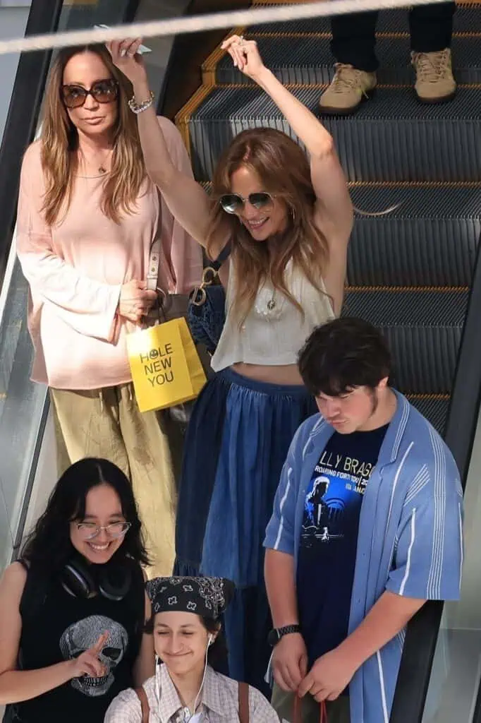 Jennifer Lopez Shows Ben Affleck She’s ‘Unbothered’ by Divorce While Flashing Abs During Strange Mall Dance: ‘Trying Too Hard’