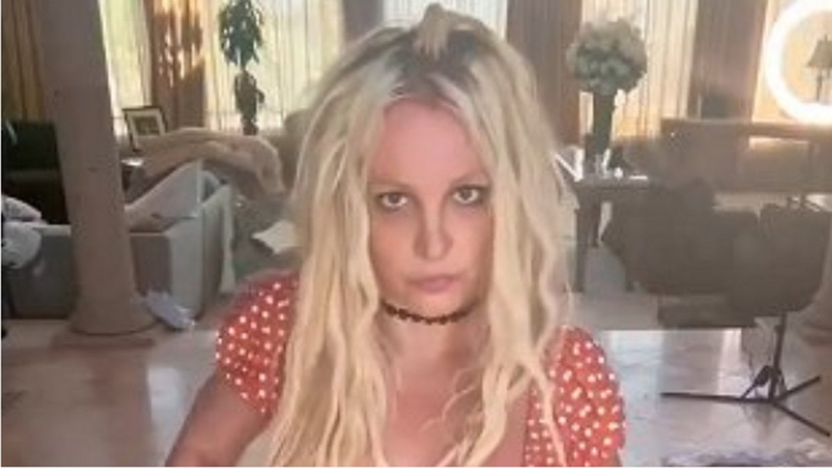 Britney Spears Bizarre Behavior Sparks Alarm: Friends Fear Singer Is ‘Living In World Of Make-Believe’