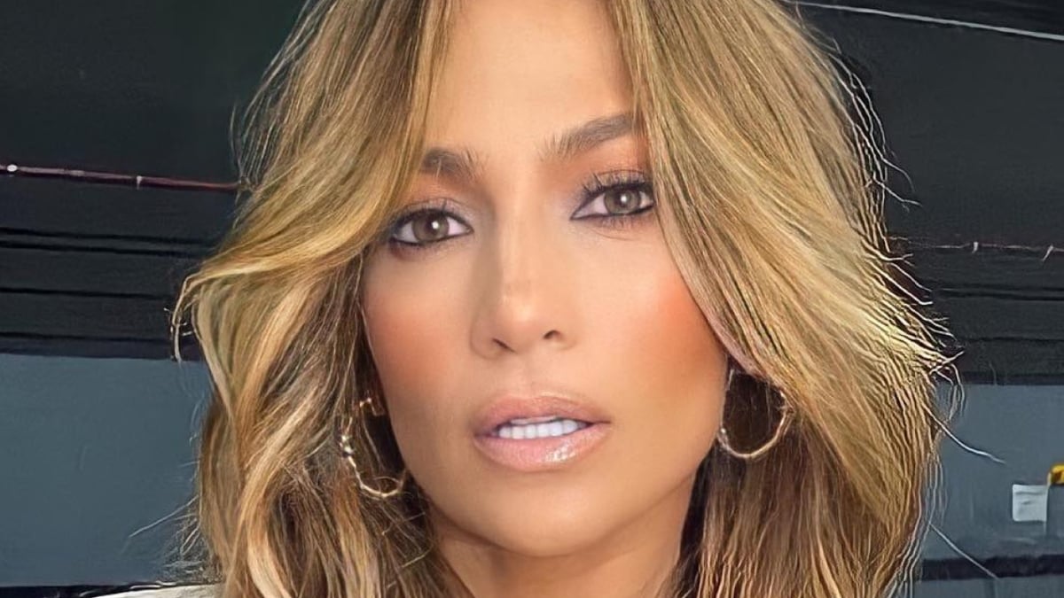 Jennifer Lopez In Tight Jeans And Heels Looks ‘Uncomfortable’ Amid Divorce