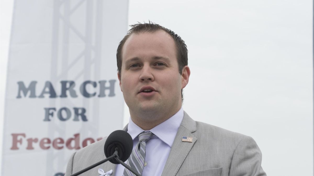 Josh Duggar Relocated to Prison ‘Honors Dorm’ With ‘Flowers & Microwave’: ‘Special Privileges’