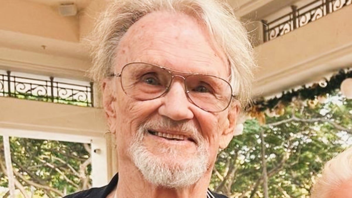 70s Sex Symbol and Country Star Kris Kristofferson Dead at 88