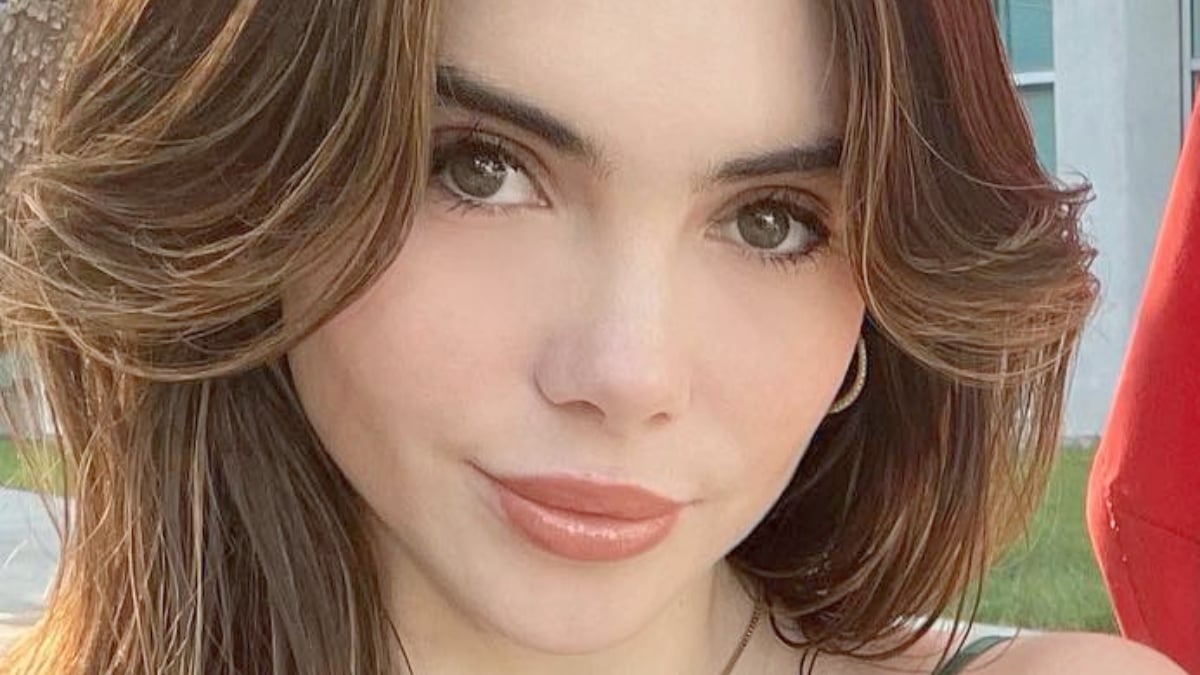 Gymnast McKayla Maroney In Backless Dress Thrills With ‘Night Swim’