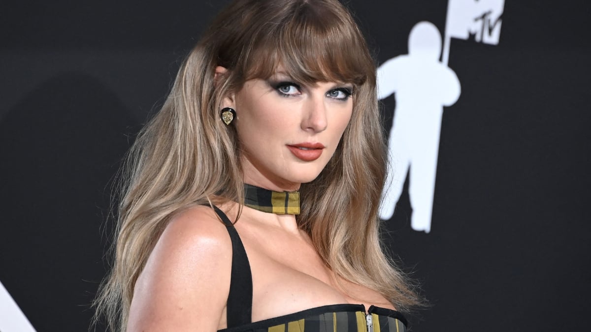 Taylor Swift’s 5 Biggest 2024 VMA Moments — From Flashy Fashion to a Travis Kelce Shoutout