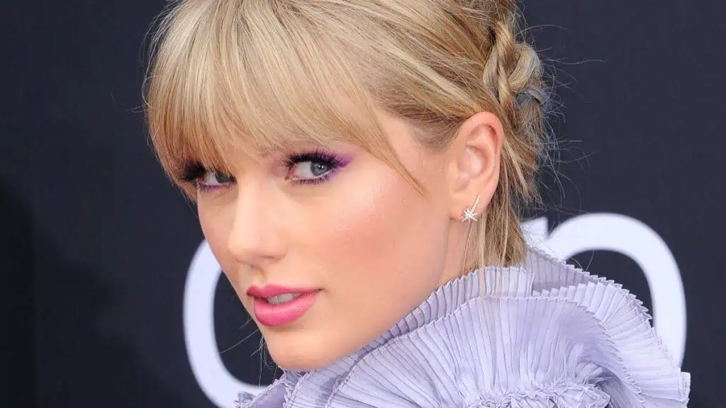 Taylor Swift close up