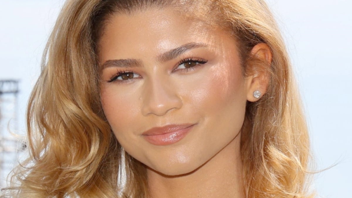 Zendaya ‘Hiding Pregnancy’ In Minuscule Minidress And High Heels