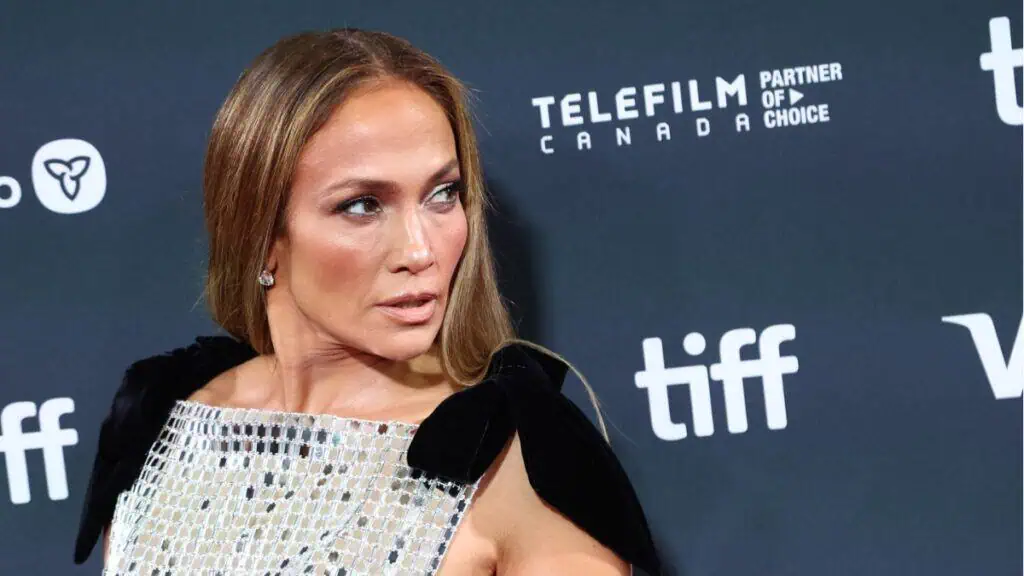 Jennifer Lopez Scrubs Ben Affleck from Her Body after Removing 'Kiss Of Death' Amid Divorce: 'She'll Never Learn' | The Nerd Stash