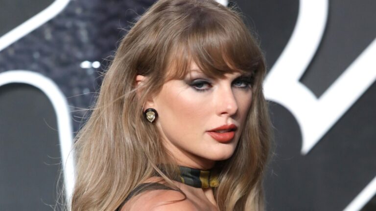 Taylor Swift Drops Jaws with ‘Filtered’ Look Amid Plastic Surgery Rumors: ‘It’s Sad She Ruined Her Face’ New York, NY - Taylor Swift attends the 2024 MTV Video Music Awards at UBS Arena in Elmont, New York