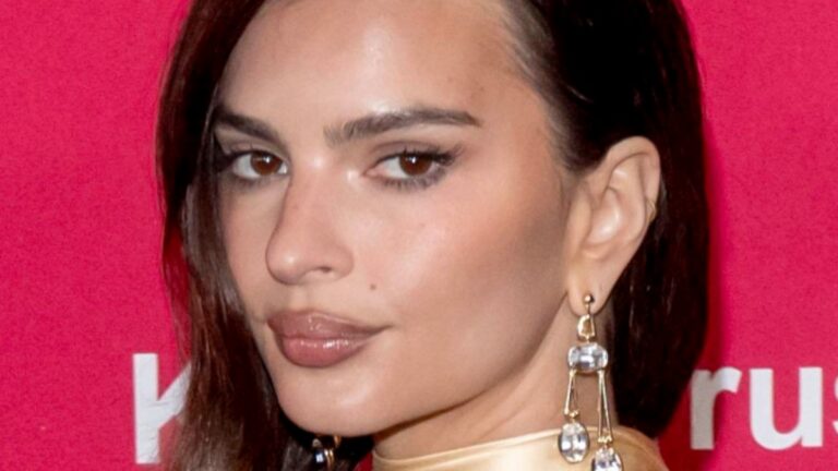 Emily Ratajkowski ‘Looks Uncomfortable’ In Plunging Glitter Dress Emily Ratajkowski close up