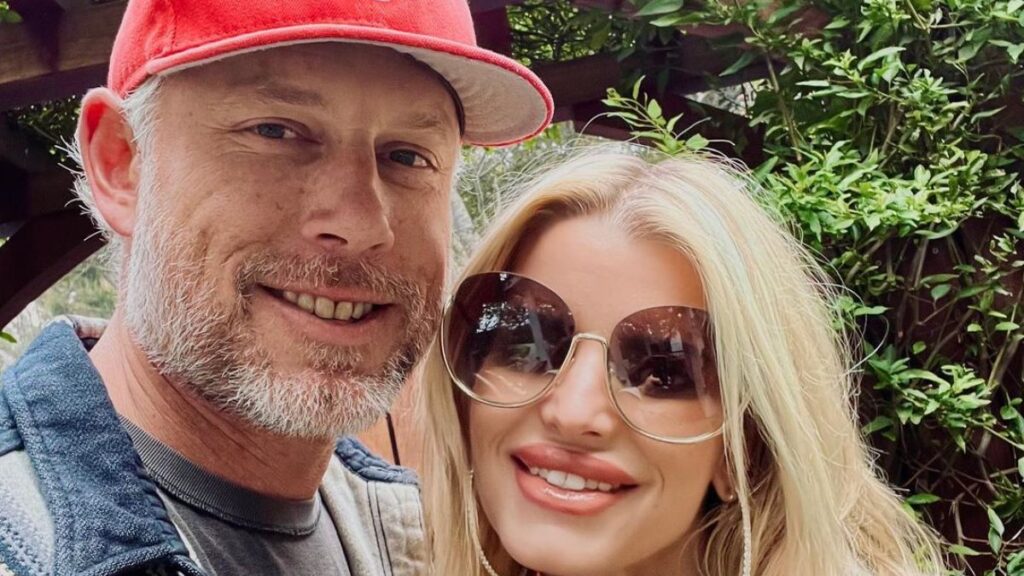 Jessica Simpson ‘Obsessed With Surgery,’ Husband Eric Johnson at ‘Breaking Point’: ‘Just a Matter of Time’ Jessica Simpson 'Obsessed With Surgery,' Husband Eric Johnson at 'Breaking Point': 'Just a Matter of Time'