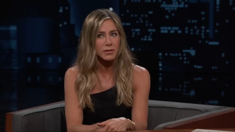 Jennifer Aniston ‘Fuming’ Over Courteney Cox’s Close Relationship With Brad Pitt: She’s ‘Hurt and Betrayed’ Courteney Cox Jennifer Aniston on Jimmy Kimmel Live