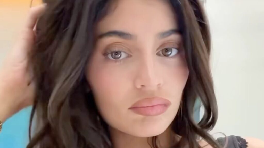 Kylie Jenner and Travis Scott’s Custody Battle Heats Up — Timothee Chalamet ‘Scared’ Of Rapper After Becoming ‘Second Dad’ To Kids Kylie Jenner poses close up