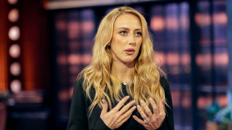 Brittany Mahomes Slammed for Her ‘Awful’ Britney Spears-Inspired Outfit Brittany Mahomes on Kelly Clarkson Show.