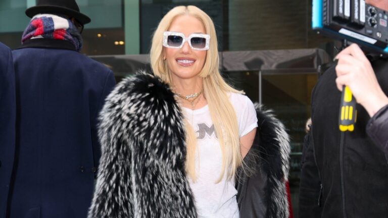 Gwen Stefani ‘Looking Ridiculous’ As She Shows Off Her Fishnet Covered Legs and ‘Plastic Face’ in NYC: ‘What Happened To Her?’ Gwen Stefani in NYC