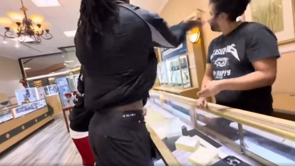Jeweler Slapped After Scam Disrespect, Somehow Ends Peacefully: ‘Big Shoutout to Mark’ jeweler slapped for disrespect