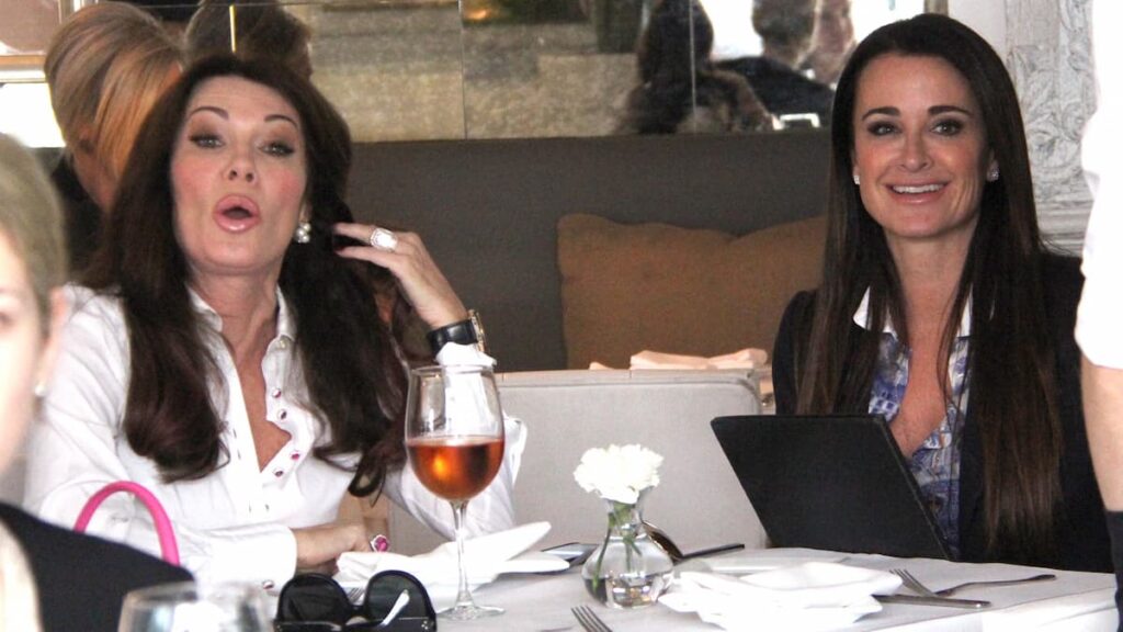 Kyle Richards Explains Her ‘Friendly’ Run-In With Lisa Vanderpump Following Their Massive Falling Out Lisa Vanderpump and Kyle Richards spotted in Beverly Hills.