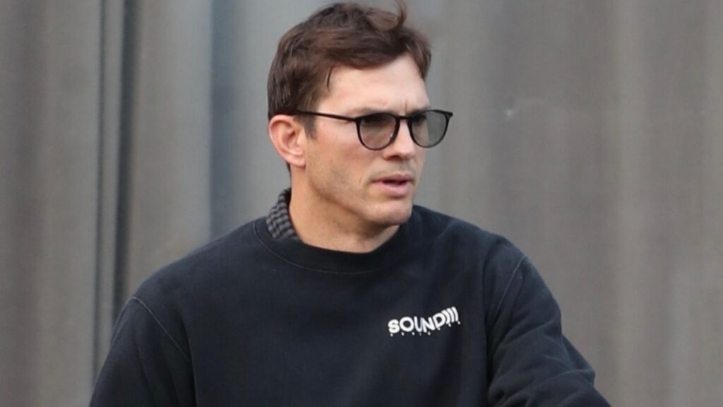 Ashton Kutcher Tries ‘To Buy Some Good Press’ By Leaving Big Tip to ‘Distract’ From Diddy Situation: ‘And His Family Is Nowhere To Be Seen’ Ashton Kutcher tips a valet after dinner