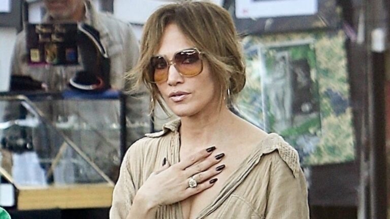 Jennifer Lopez ‘So Depressed’ as She Gives off ‘Stalker Vibes’ While House Hunting in Ben Affleck’s Neighborhood: ‘More Than a Little Creepy’ Jennifer Lopez shopping trip