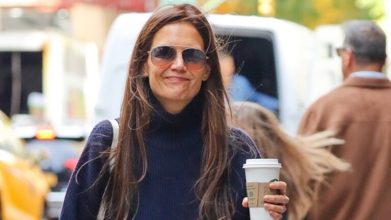 Katie Holmes Keeps Head Held High Amid Drama With ‘Distasteful’ Exes Tom Cruise and Jamie Foxx: ‘She Has Terrible Taste In Men’ Katie Holmes smile for photo