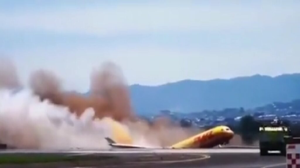 Plane Breaks in Half During Emergency Landing: ‘Now I Know What Happened to My Package’ plane breaks in half during emergency landing