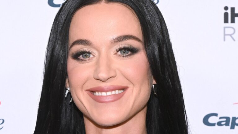 Katy Perry Looks ‘Homeless’ In Joggers At CVS While Shopping With Family Katy Perry smiles close up
