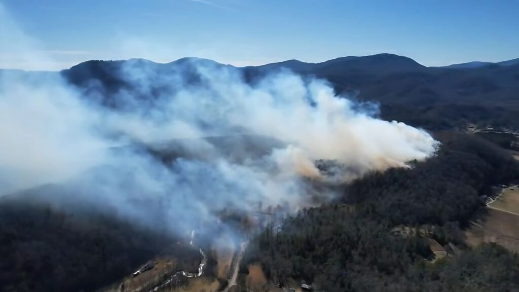 Wildfires Rage in North Carolina After Firefighters Report Strong Winds: ‘This is NOT Good…’ Wildfires Rage in North Carolina After Firefighters Report Strong Winds 'This is NOT Good...'