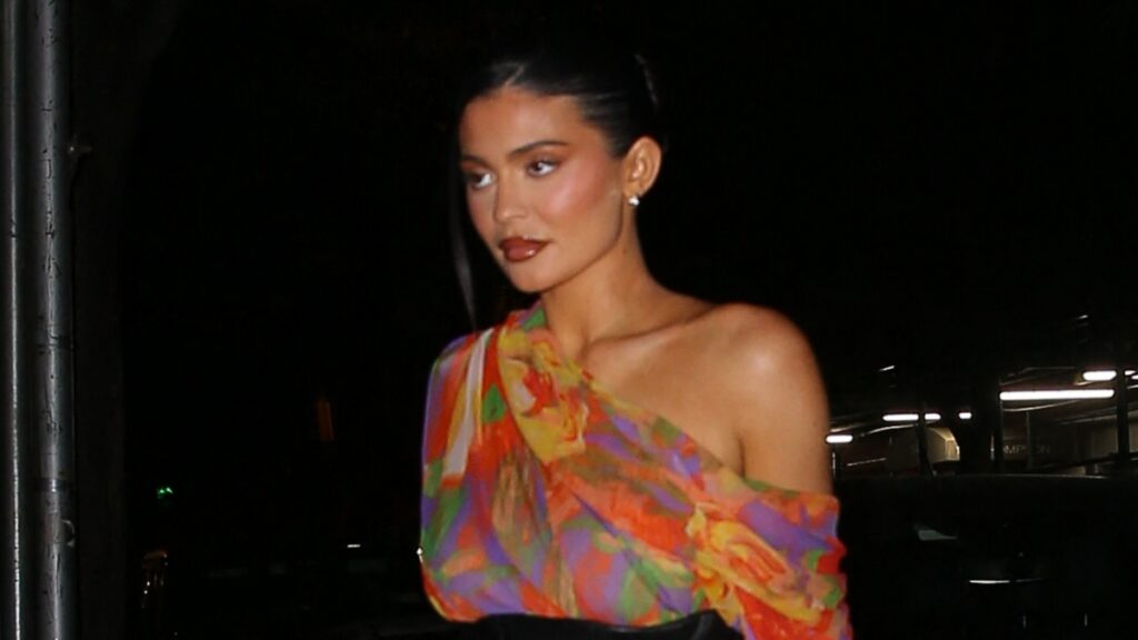 Kylie Jenner Gives Timothee Chalamet ‘Strict Rules’ As She Fears Relationship Breakdown: ‘She’s So Worried About Losing Him’ Kylie Jenner out on the town