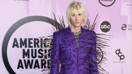 Machine Gun Kelly at the 2022 American Music Awards